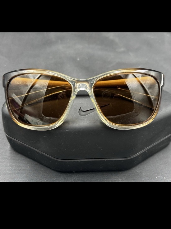 NIKE! Women’s Gradient Brown Gaze Sunglasses With Brown Lenses & Case main image 4